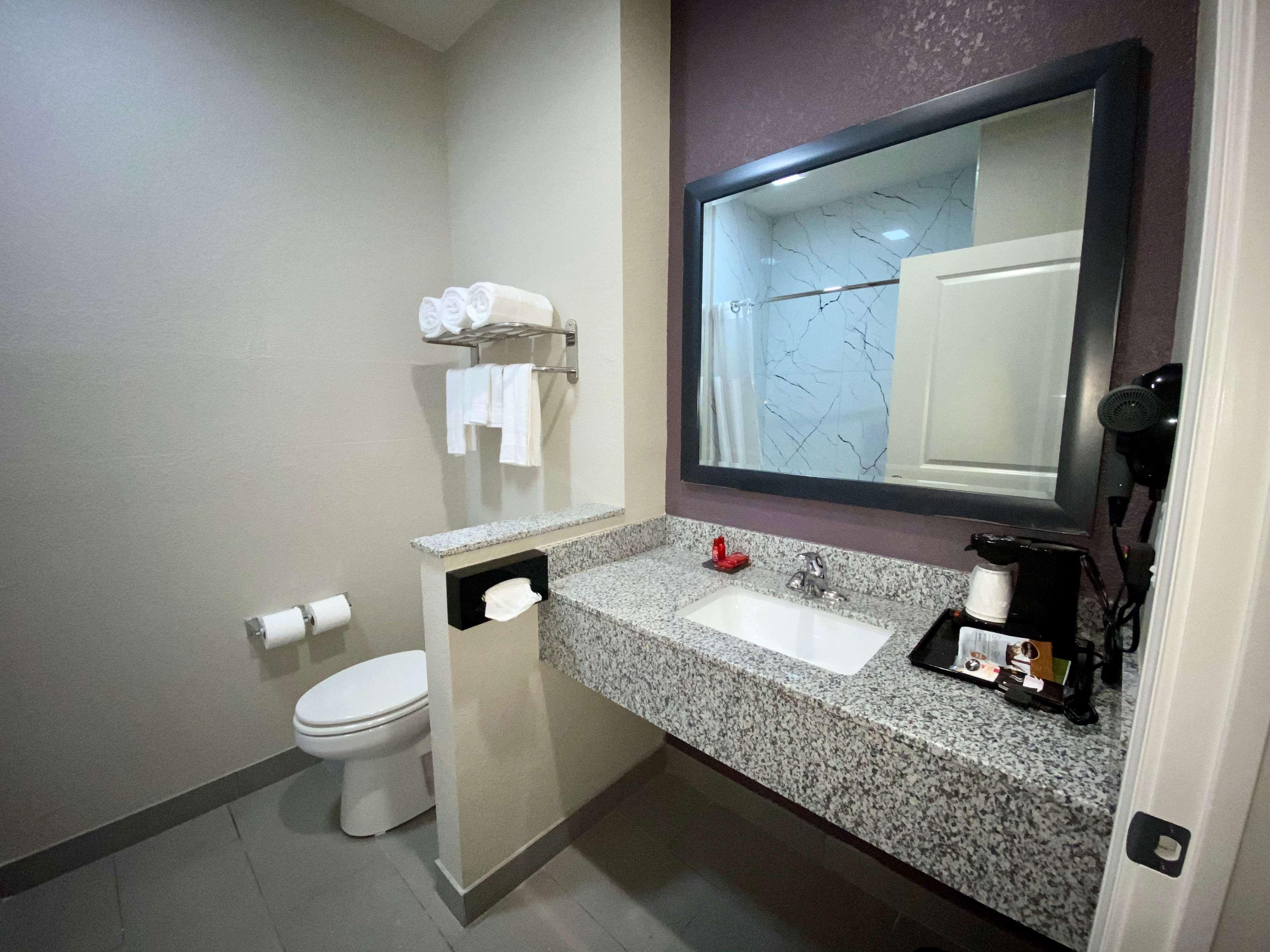 Surestay Plus Hotel By Best Western Ada Екстер'єр фото